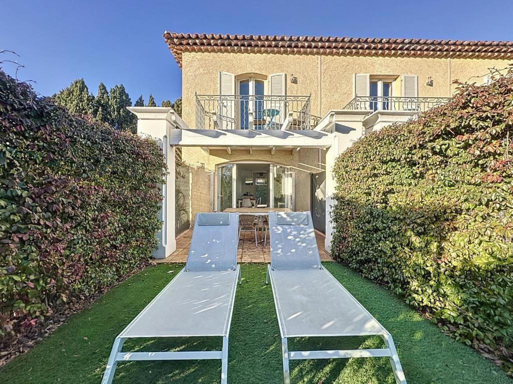 Le Clos De *